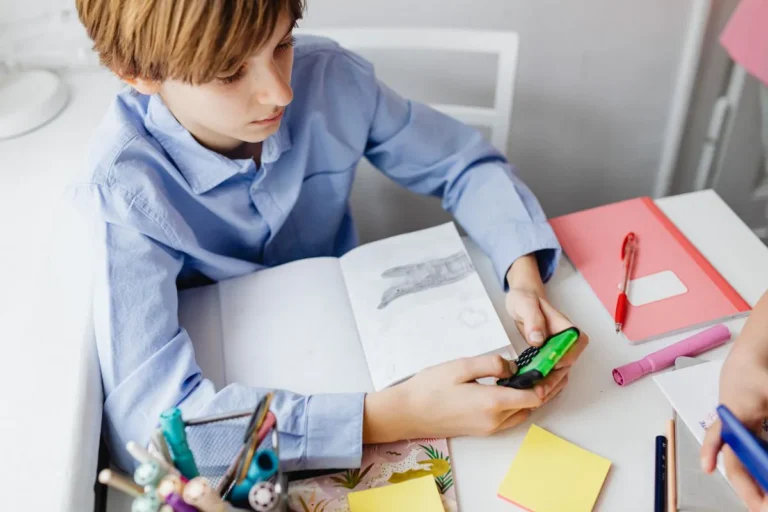 Mon enfant a des difficultés scolaires : quand consulter un psychopédagogue ?